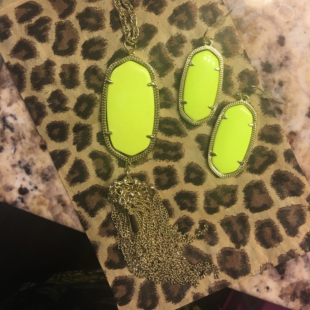 TRADED Kendra Scott Neon Yellow Rayne Elles